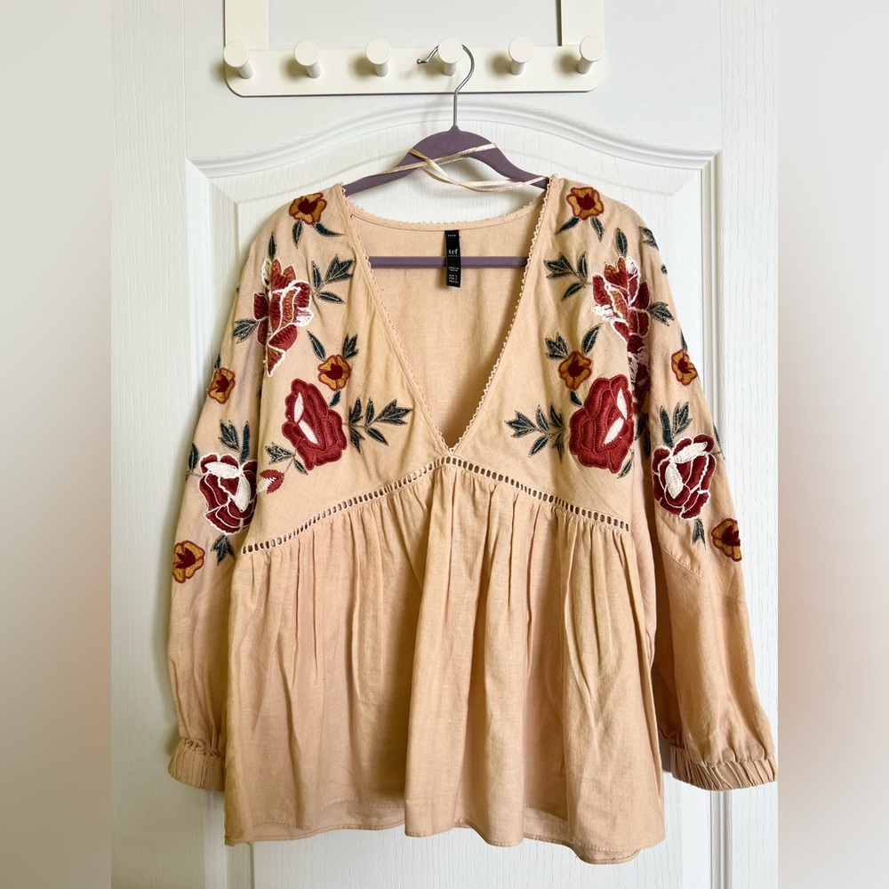 ZARA 🌺 Beige Blouse with Red Floral Embroidery